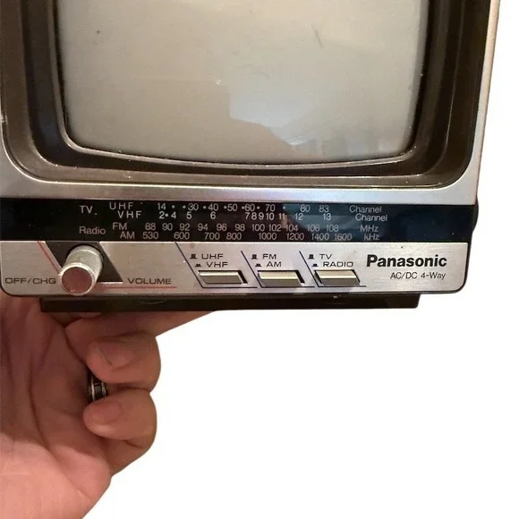 Panasonic Vtg Portable B&WCRT TV AM/FM Radio AC/DC Antenna works great TR-5111